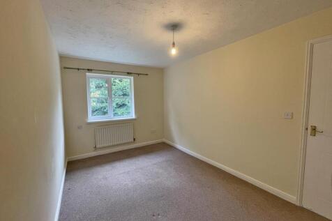 Frobisher Approach 16- Bedroom Two.jpg