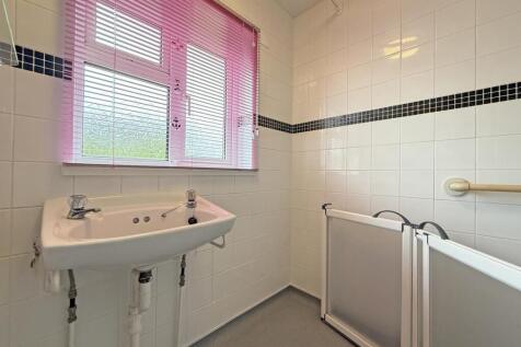 Clittaford Road 112 - Wet Room.jpg