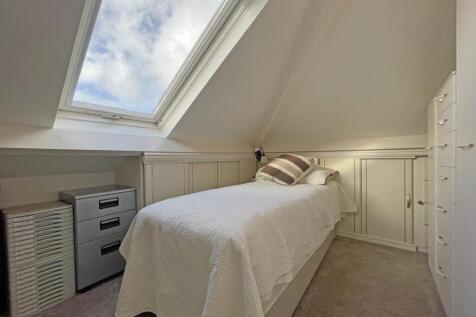 Kingswear Crescent 8 - Bed 3.jpg