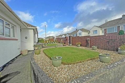 Kingswear Crescent 8 - Front Garden.jpg