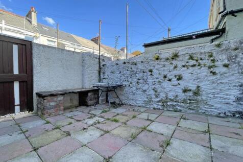 Knighton Road 95 - Courtyard.jpg