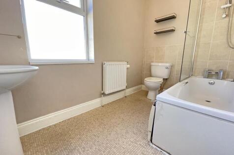 Knighton Road 95 - Bathroom.jpg