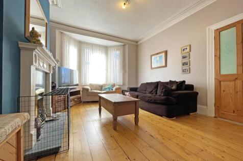 Ocean Street 23 - Living Room One.jpg