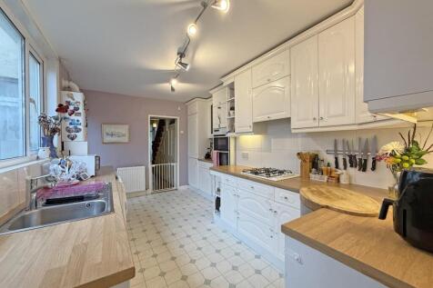 Ocean Street 23 - Kitchen 2.jpg
