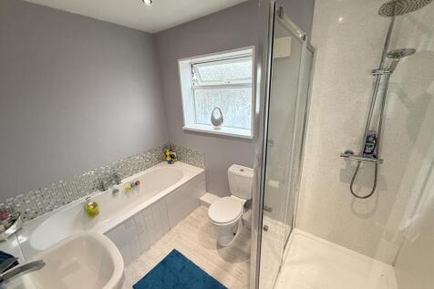 Ocean Street 23 - Bathroom...jpg