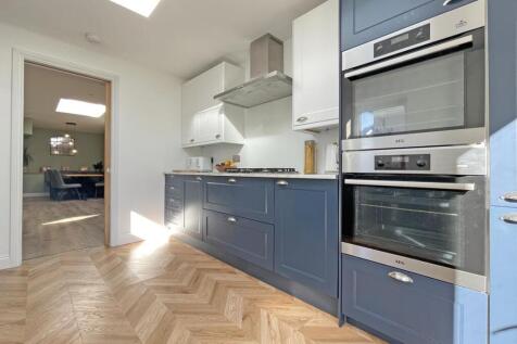 Whitby Road 28 - Kitchen.jpg