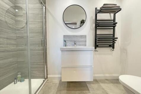 Whitby Road 28 - En Suite.jpg