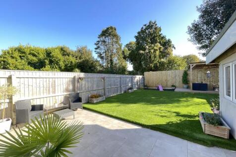 Whitby Road 28 - Garden.jpg