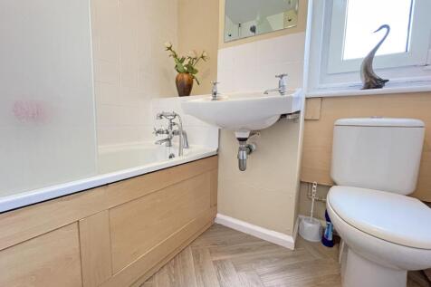 Cunningham Road 147 - Bathroom.jpg