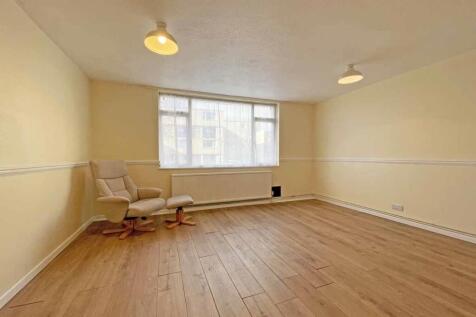 Dieppe Close 12 Lounge 2.jpg