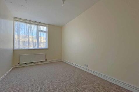 Dieppe Close 12 Bed 2...jpg