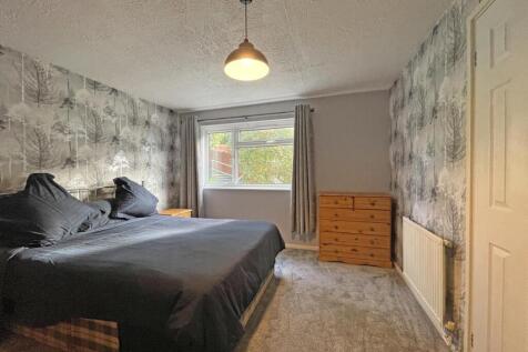 Tailyour Road 180 - Bedroom 1.jpg