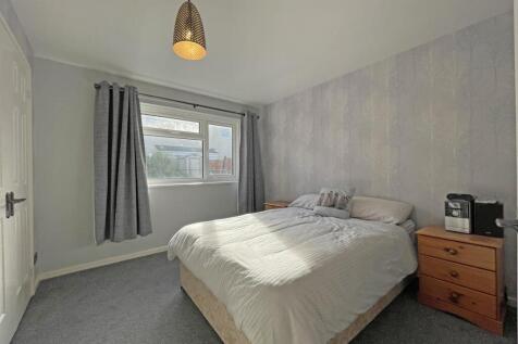 Tailyour Road 180 - Bed 2...jpg