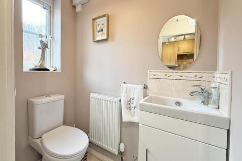 Aberdeen Avenue 18 - Cloakroom.jpg