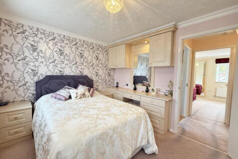 Aberdeen Avenue 18 - Bed 1b.jpg