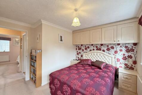 Aberdeen Avenue 18 - Bed 2b.jpg