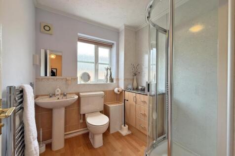 Aberdeen Avenue 18 - Shower.jpg