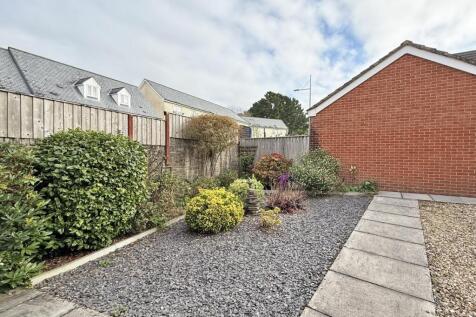 Aberdeen Avenue 18 - Front Garden.jpg