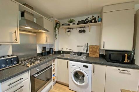 Echo Crescent 84 - Kitchen.jpg