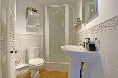 Echo Crescent 84 - En Suite.jpg