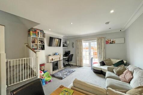 Beagle Road 4 - Lounge FP.jpg