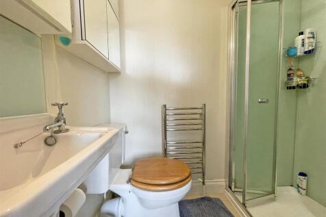 Beagle Road 4 - En Suite.jpg