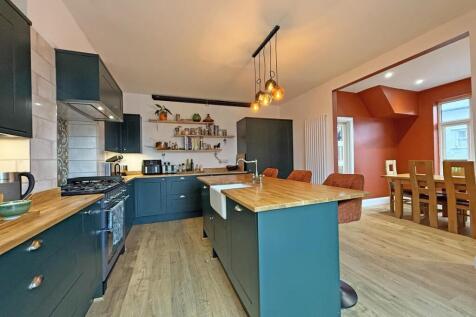 Cresthill Road 6 - Kitchen Front.jpg