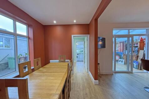 Cresthill Road 6 - Dining Area 2.jpg