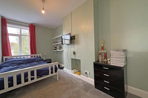 Cresthill Road 6 - Bedroom 2.jpg