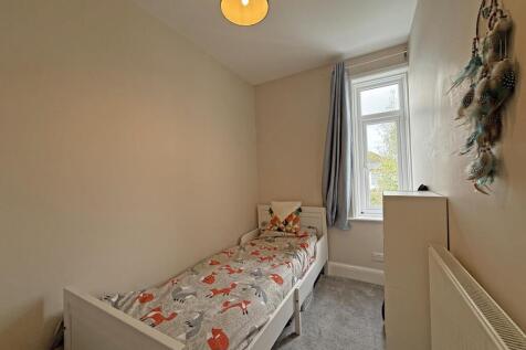 Cresthill Road 6 - Bedroom 3.jpg