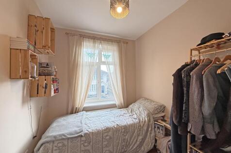 Cresthill Road 6 - Bedroom 4.jpg