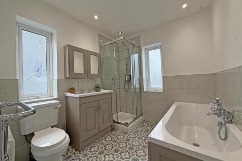 Cresthill Road 6 - Bathroom.jpg