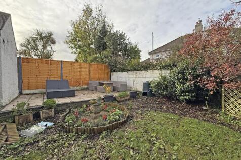 Cresthill Road 6 - Garden 4.jpg
