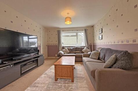 Grimspound Close 55 - Lounge.jpg