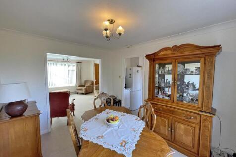 Dunraven Drive 66- Dining Room 2.jpg