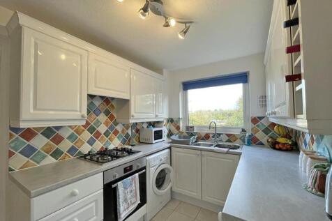 Dunraven Drive 66- Kitchen.jpg