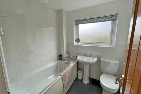 Dunraven Drive 66- Bathroom.jpg