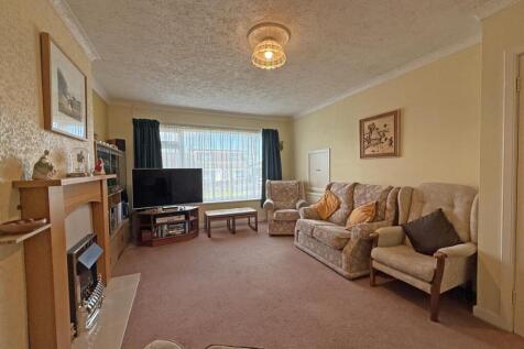 Cardigan Road 20 - Lounge Front.jpg