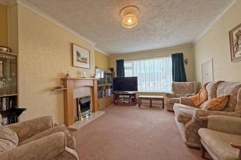 Cardigan Road 20 - Lounge 1.jpg