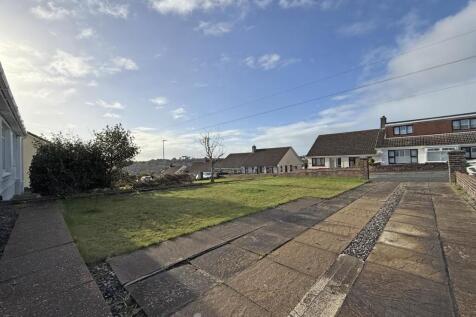 Cardigan Road 20 - Front Garden.jpg