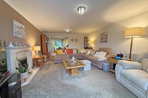 Dunraven Drive 81 - Lounge Front.jpg