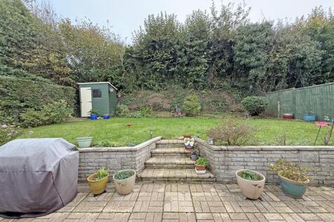 Dunraven Drive 81 - Garden 1.jpg