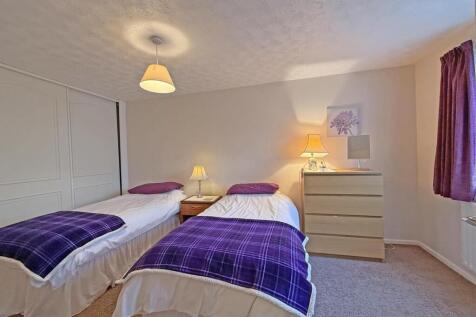 Dunraven Drive 81 - Bedroom 3.jpg