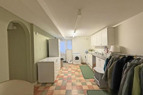 Dunraven Drive 81 - Utility.jpg