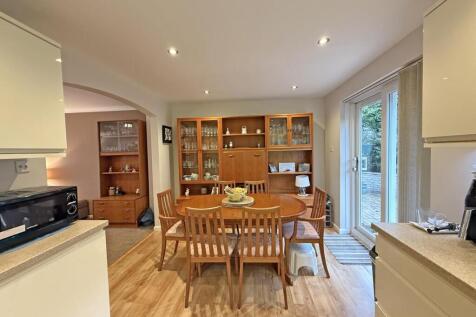 Dunraven Drive 81 - Dining Room 2.jpg