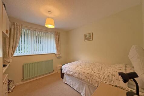 Dunraven Drive 81 - Bedroom 2.jpg