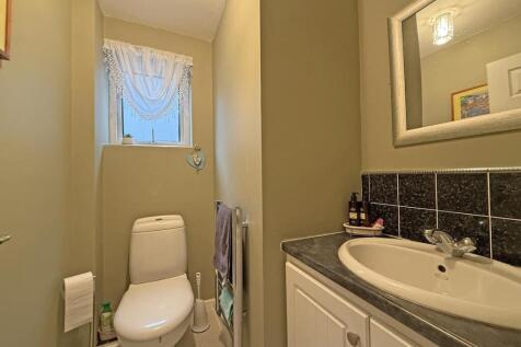 Dunraven Drive 81 - WC.jpg