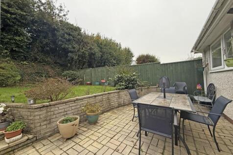 Dunraven Drive 81 - Garden 3.jpg