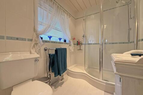 Nicholson Road 9 - Bathroom.jpg