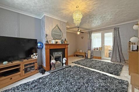 Honicknowle Lane 407 - Lounge Dining Room 2.jpg